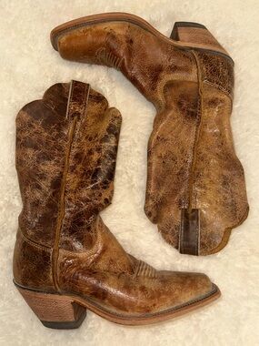 JUSTIN Classic Distressed Brown Leather Cowboy Boots